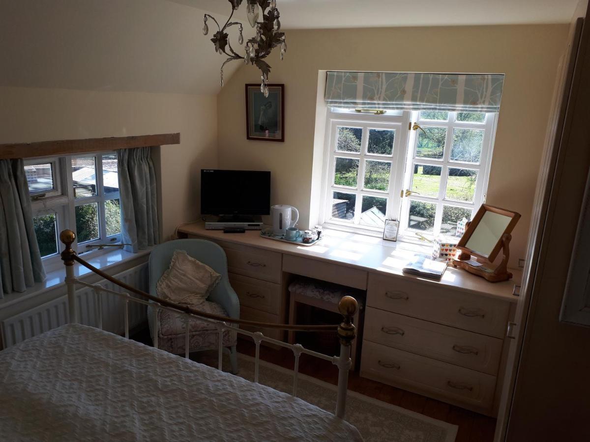 Court Barn Cottage B&B Burwash Bagian luar foto